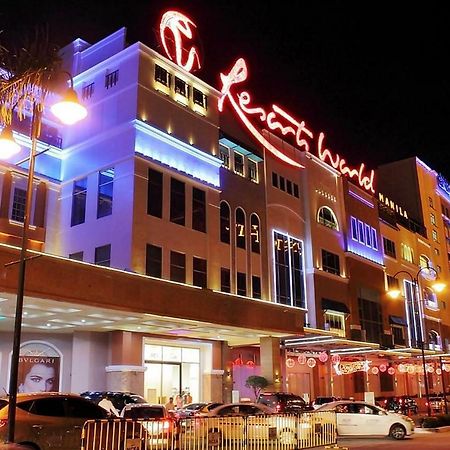 Eighty One Newport Boulevard Манила Екстериор снимка