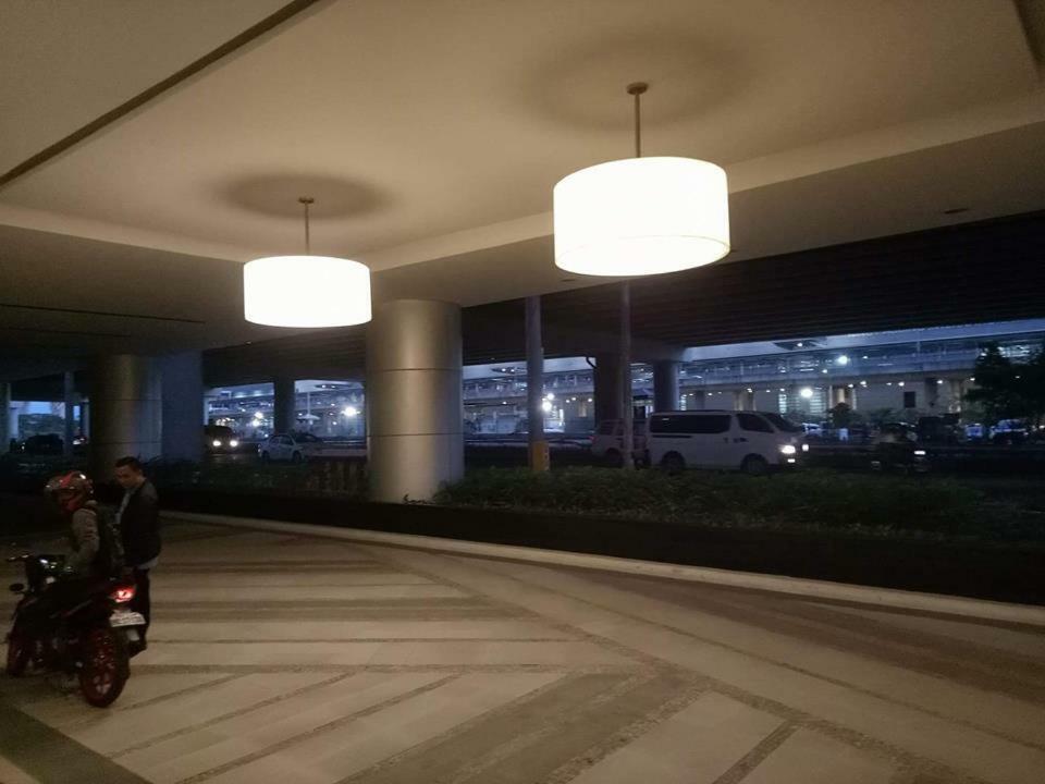 Eighty One Newport Boulevard Манила Екстериор снимка
