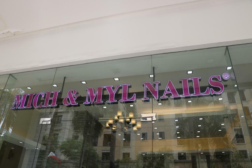 Eighty One Newport Boulevard Манила Екстериор снимка