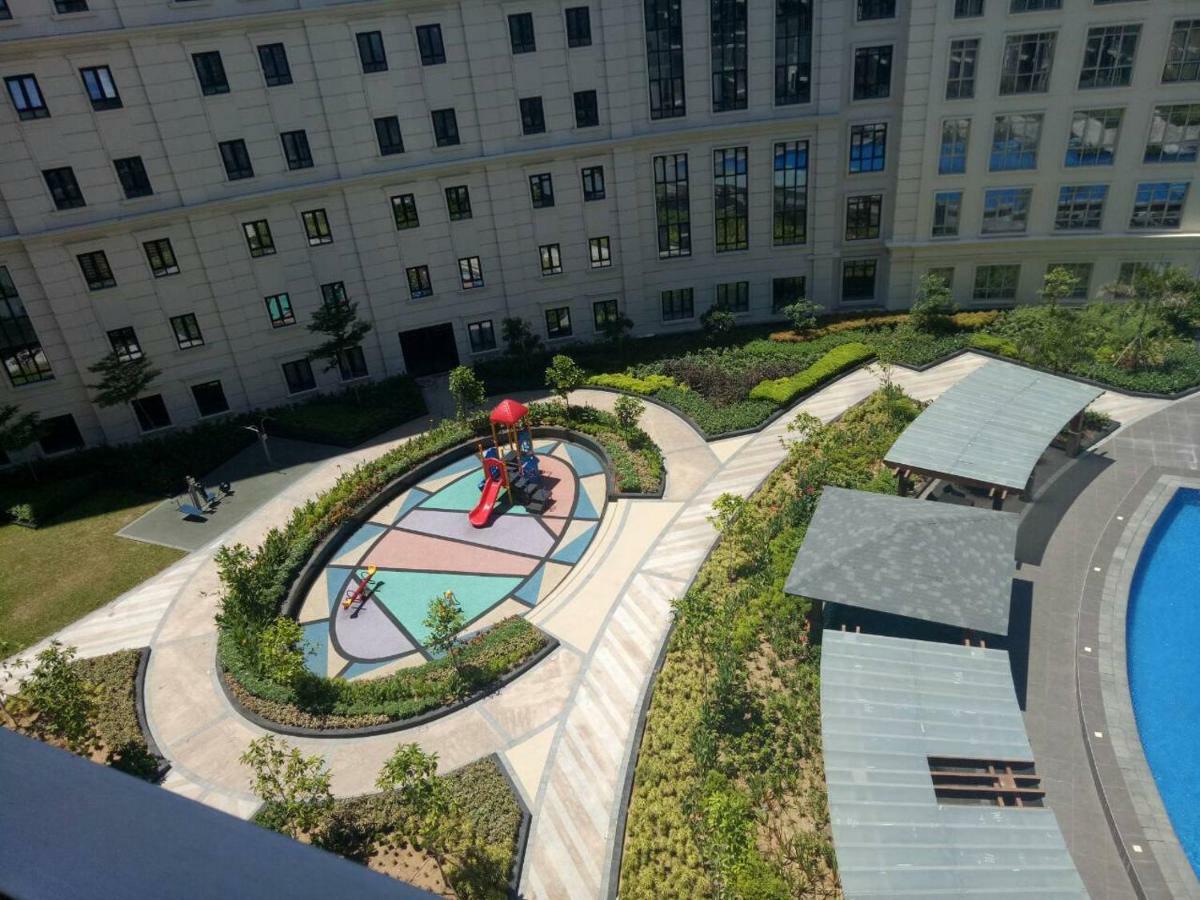 Eighty One Newport Boulevard Манила Екстериор снимка