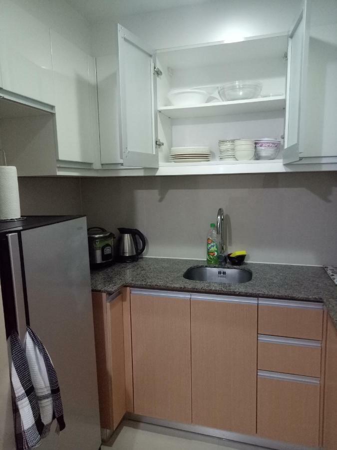 Eighty One Newport Boulevard Манила Екстериор снимка