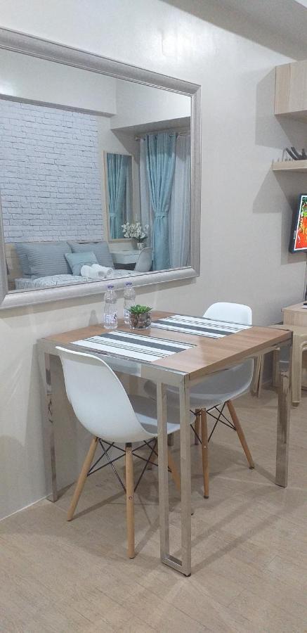 Eighty One Newport Boulevard Манила Екстериор снимка
