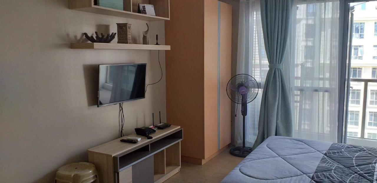 Eighty One Newport Boulevard Манила Екстериор снимка